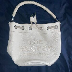 Marc Jacobs White Bucket Shoulder Bag leather